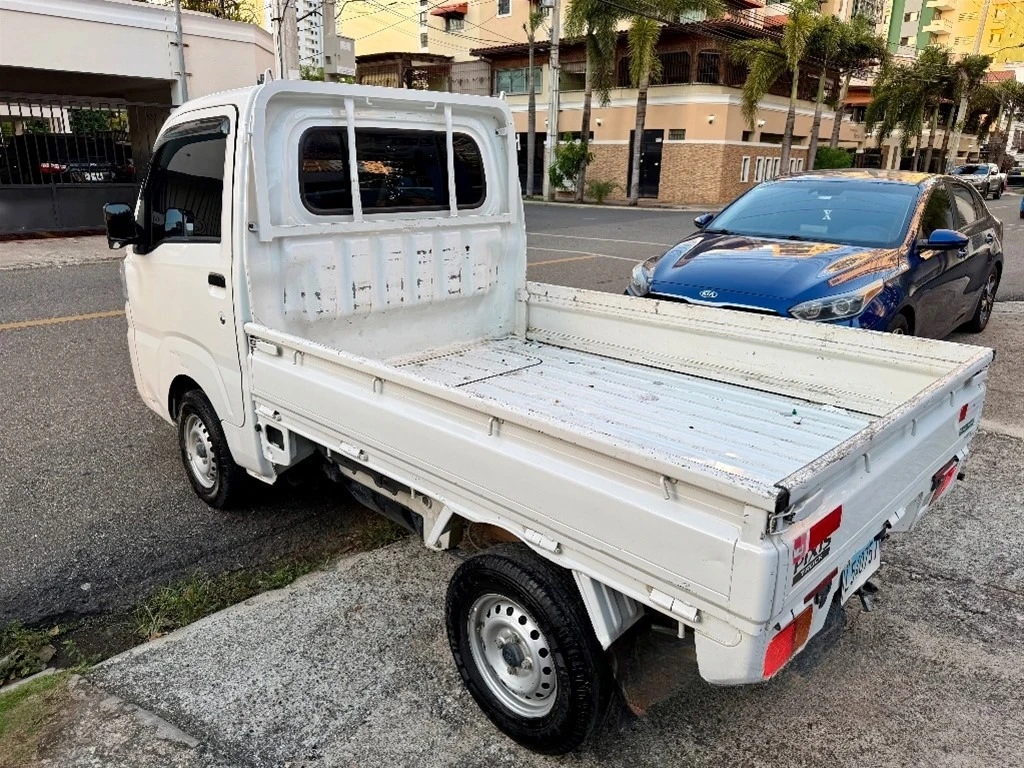 Toyota Pixis 2021