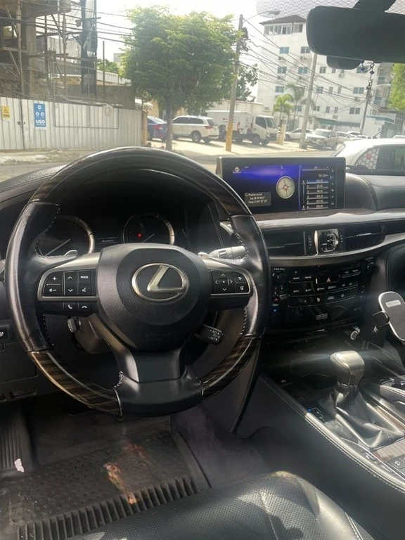 Lexus LX 2018